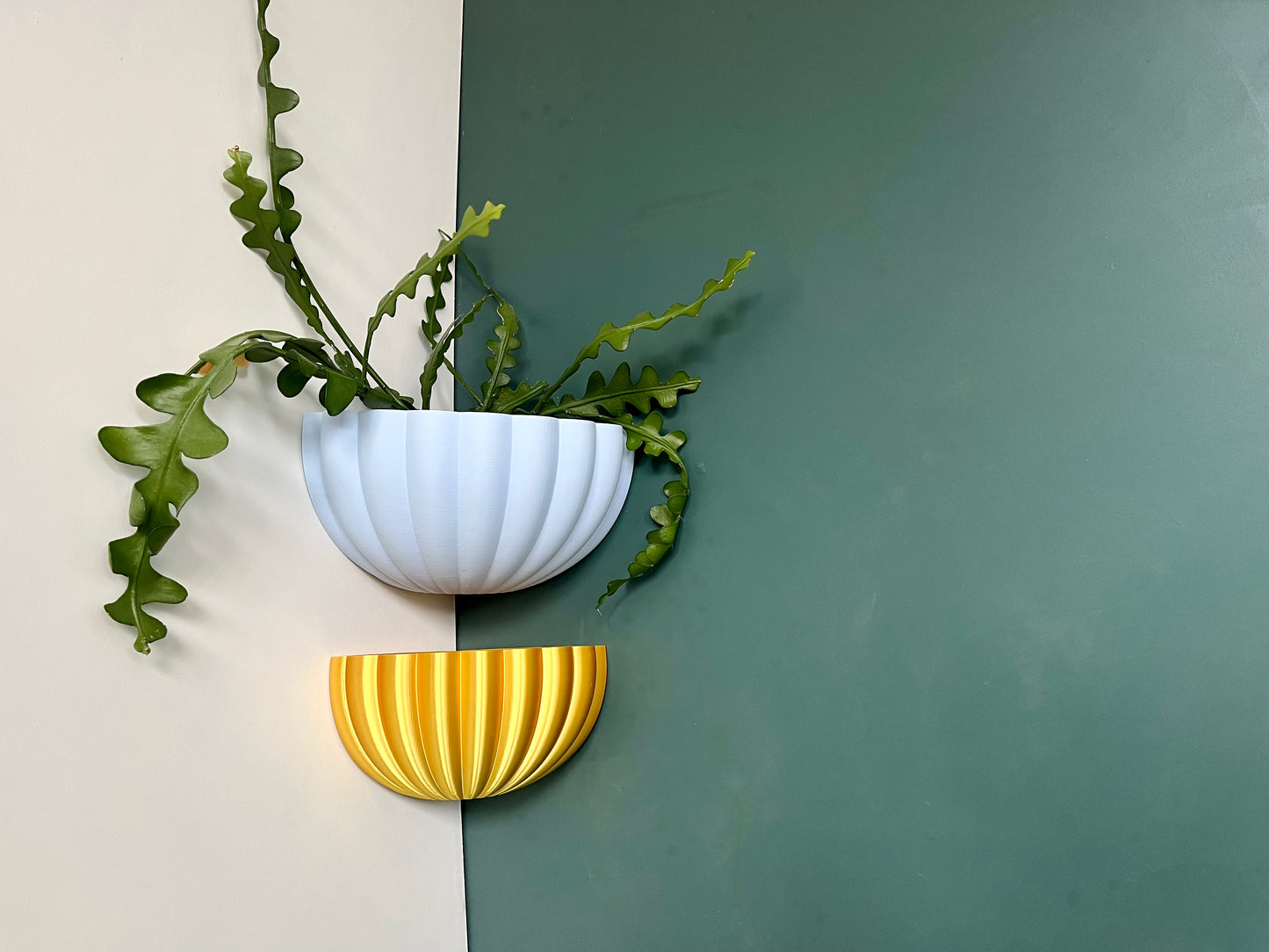 Corner Wall Mounted Plant Pot Fluted Shell Pattern